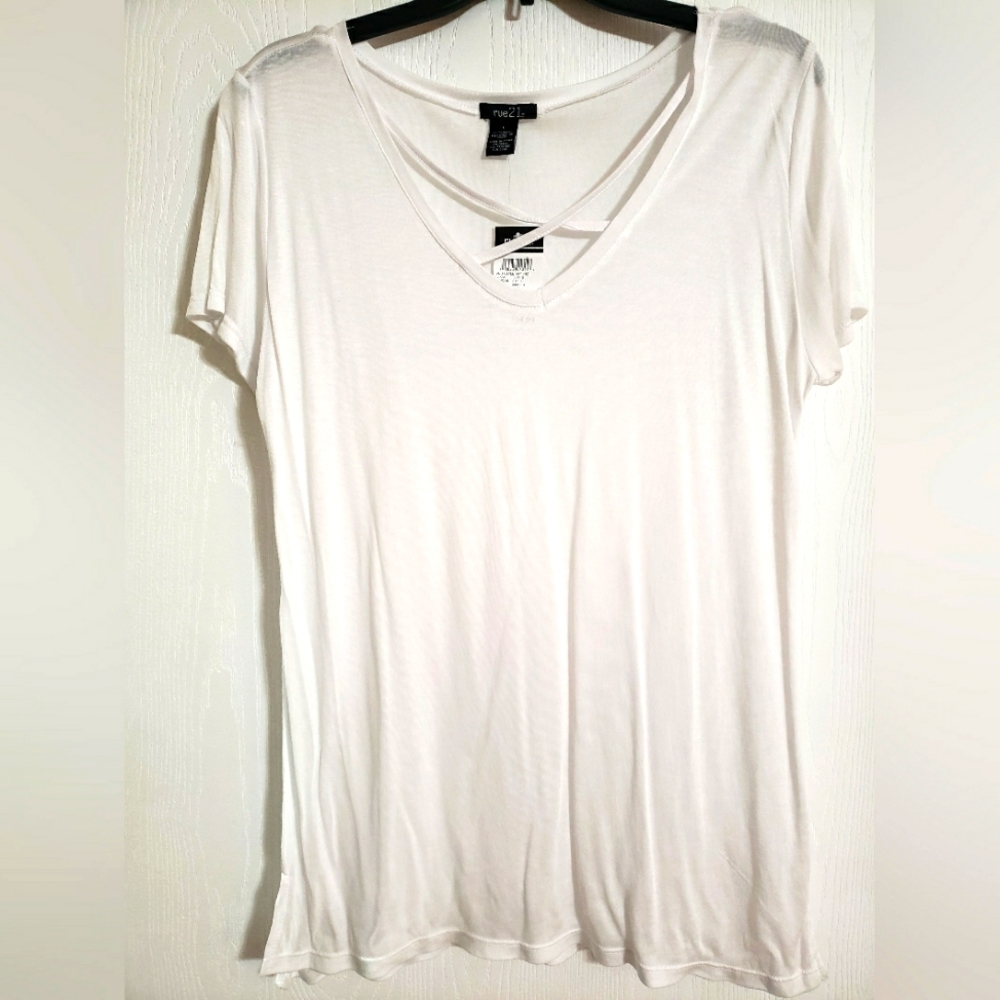 💥3/$30💥Rue21 Criss-cross Tee NWT
